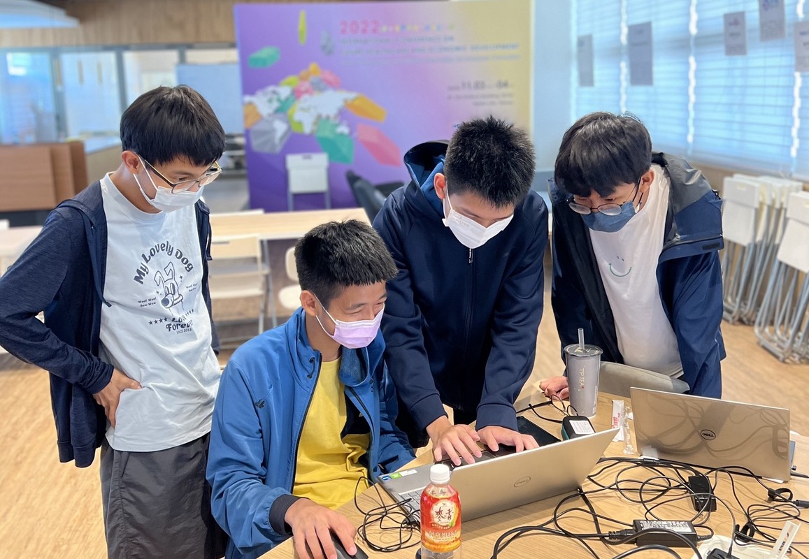 擔心 AI 搶飯碗?茹義學:跨域整合+「三重溝通力」才是王牌