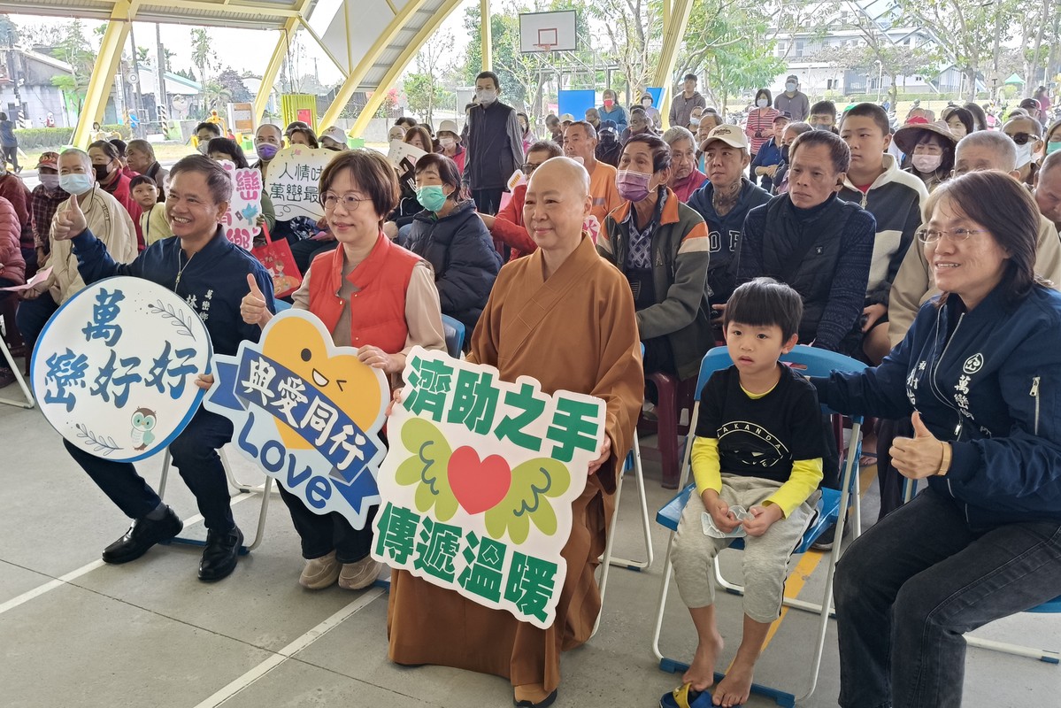 五大寺院送暖迎春 釋見引捐助急難金溫暖千戶