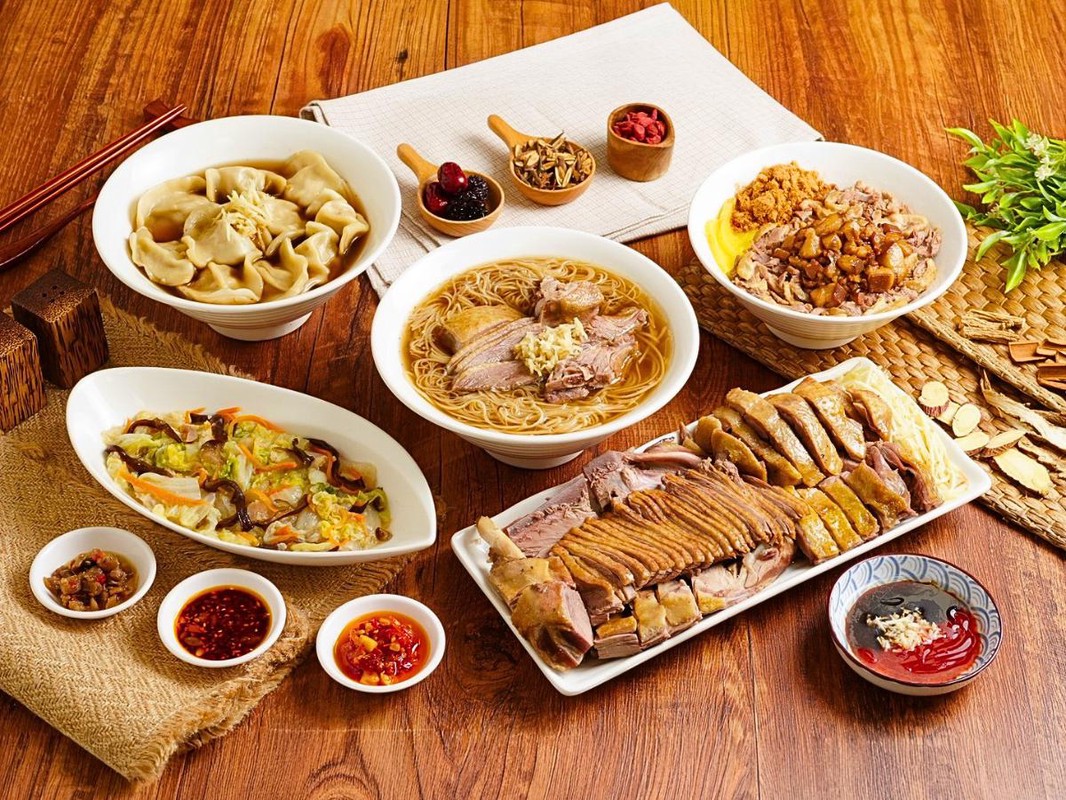 全台首創苗栗鴨肉飯搭肉鬆！現煮當歸溫體鴨 甘甜香氣成話題焦點