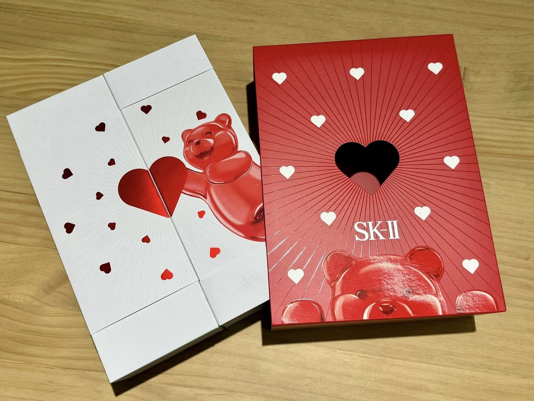 男友情人節送驚喜！女友一拆見「戰利品」秒尖叫 全場嗨爆：男生都該學