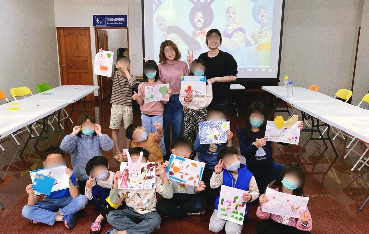 知名藝術家TINA CHIU邱婷推動「橘子來畫畫」 用美術教育為弱勢兒童點亮未來