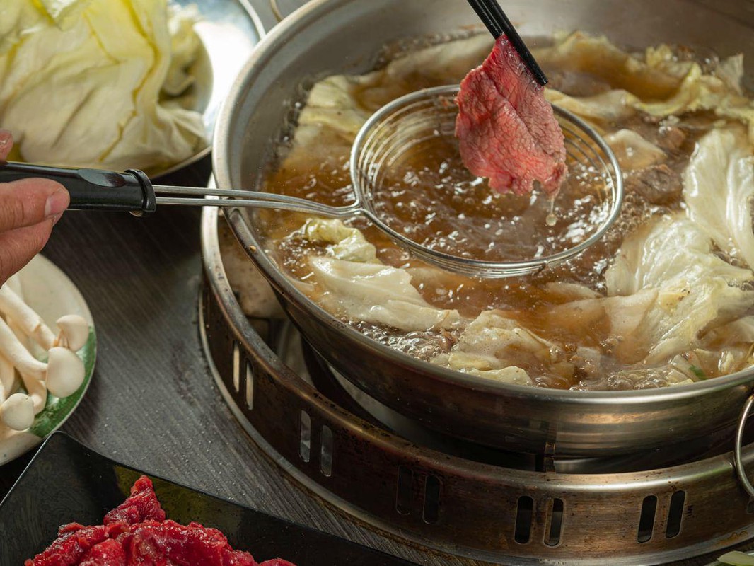 中區繼光街必吃牛肉湯！現切和牛入鍋直涮 台中火車站旁隱藏版美食