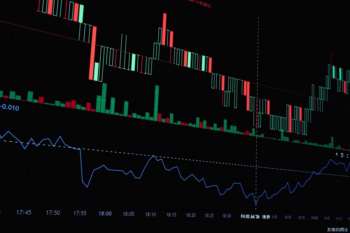 科技股賺的錢怕一次吐回?00998A靠全球金融抗震 補上資產配置緩衝 圖/PEXELS