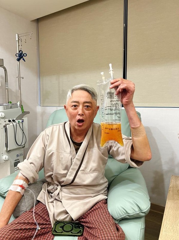 藝人李國超體驗血液淨化 蕭仁豪醫師說明療程安全與流程 藝人李國超體驗血液淨化 蕭仁豪醫師說明療程安全與流程