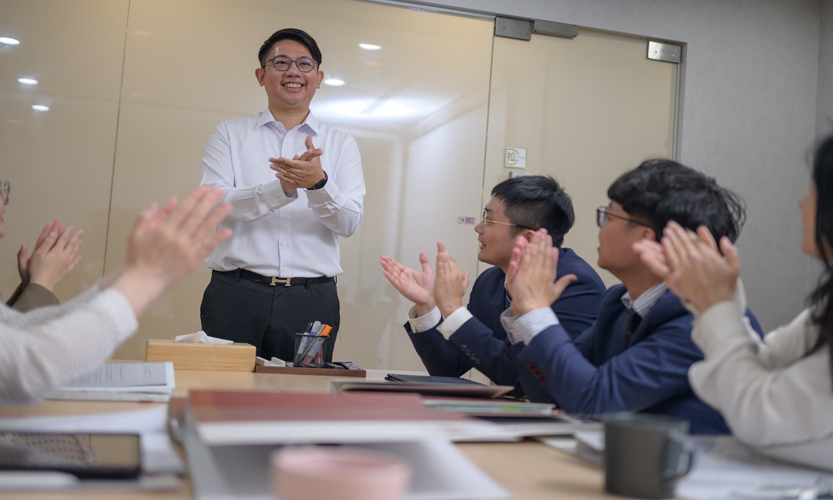 沒有一隻小蝦米可以被輕視：幫助市井小民力抗大鯨魚的林鼎鈞律師