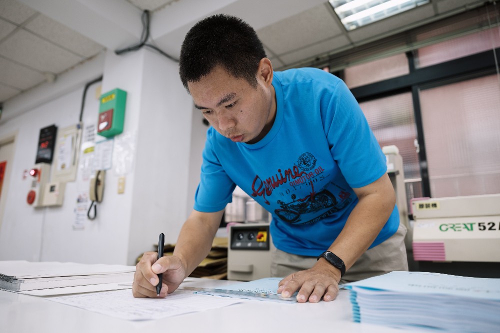 以責任為筆 以堅持為墨：賴昱全寫下職場十年誌
