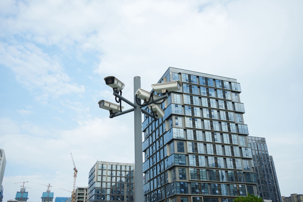 數位獵殺！美 ICE 在明尼蘇達引爆「人臉辨識」風暴  2 億張照片成監控黑幕，隱私權大崩盤