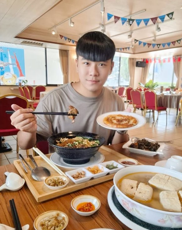 陳家田成為餐飲界新寵兒 ！驚傳經紀公司開出高價與他簽約