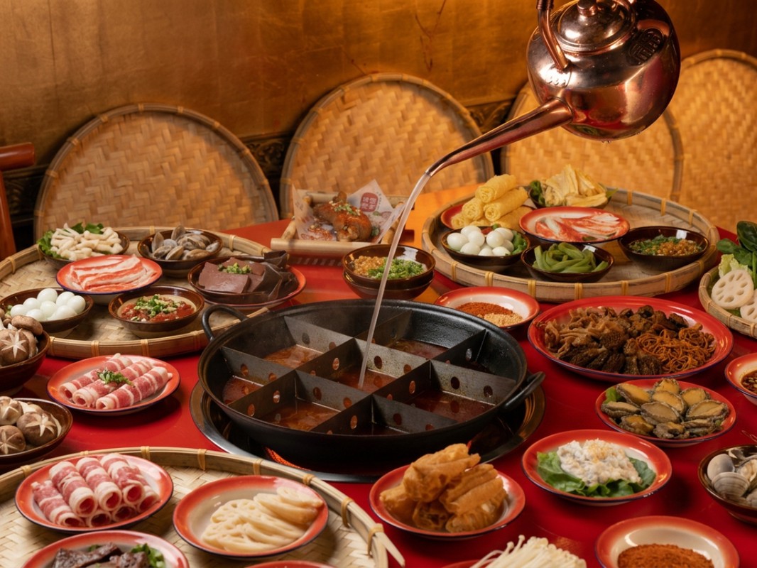 從街頭到餐桌 地攤火鍋文化在台北掀起麻辣風味話題