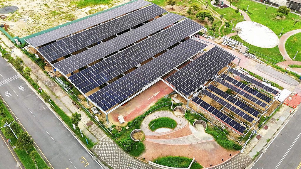 寶島陽光躍升十大綠電平台 能源轉型中最可信賴夥伴