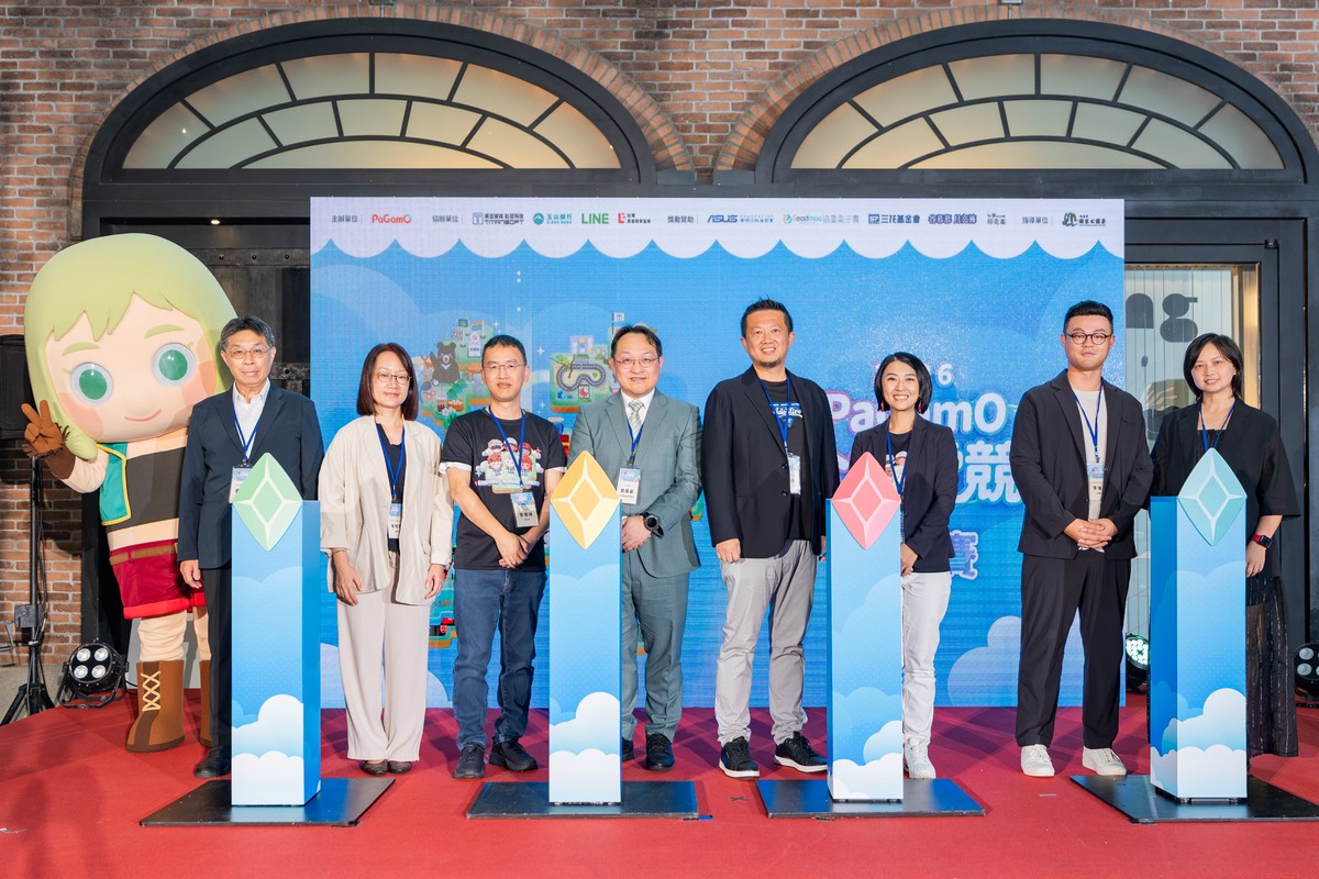 2026 第三屆 PaGamO 全能電競於國立臺灣科學教育館舉辦全國總決賽,產官學夥伴共同啟動賽事,攜手為孩子打造跨域學習與未來賦能的競賽舞台。圖中由左至右為內政部國家公園署副署長張維銓、Readmoo 讀墨電子書營運長楊憶慈、PaGamO 執行長曾國維、玉山銀行人力資源處資深協理郭宸巖、新加坡商鈦坦科技總經理李境展、PaGamO 企業服務事業群總經理張怡婷、三花棉業公益教育基金會副執行長李東峻、谷慕慕®-月亮褲®創辦人陳苑伊。(圖/PaGamO提供)