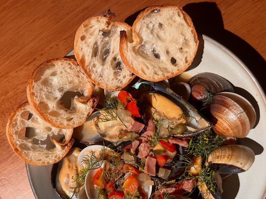 南投竹山餐酒館日常風景：一間小店的餐桌與時光記憶