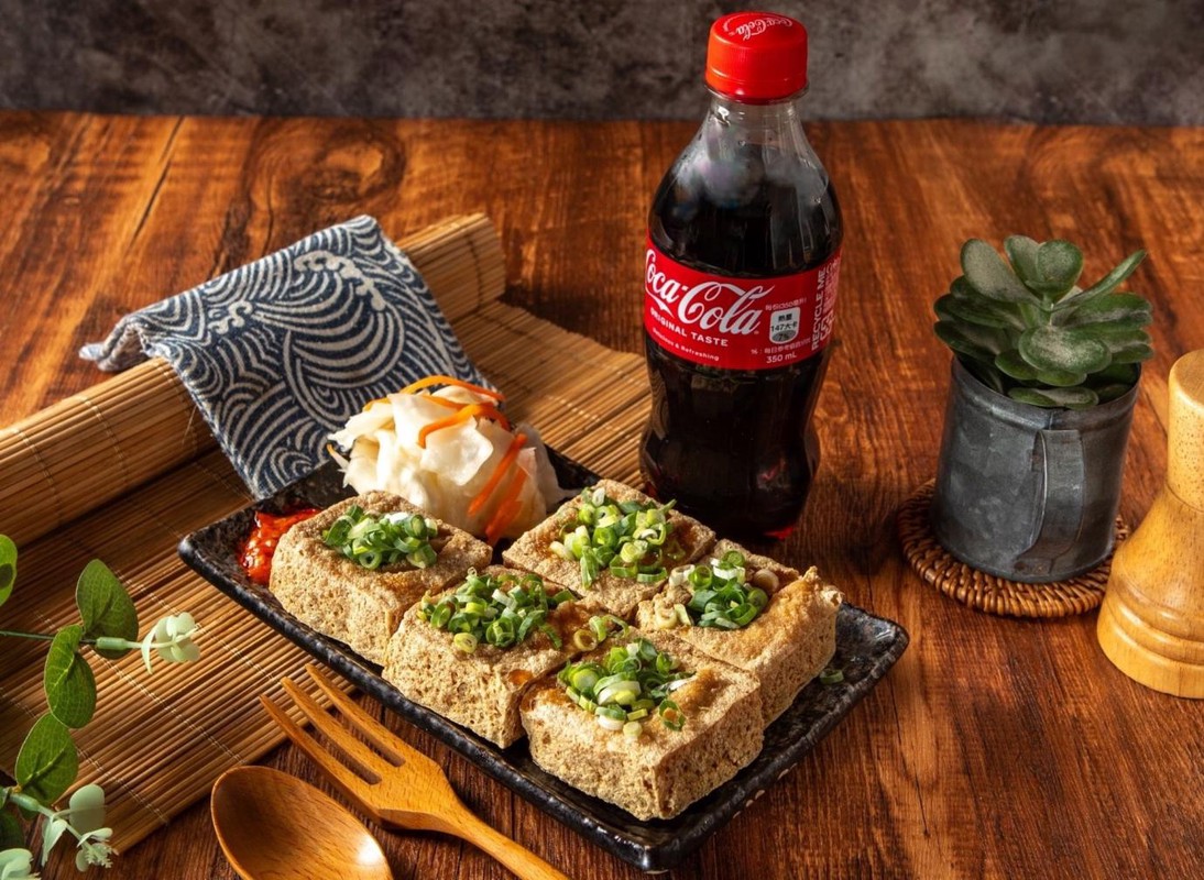 高雄左營人氣臭豆腐！香酥口感+自製辣醬 熟客狂讚香辣上癮