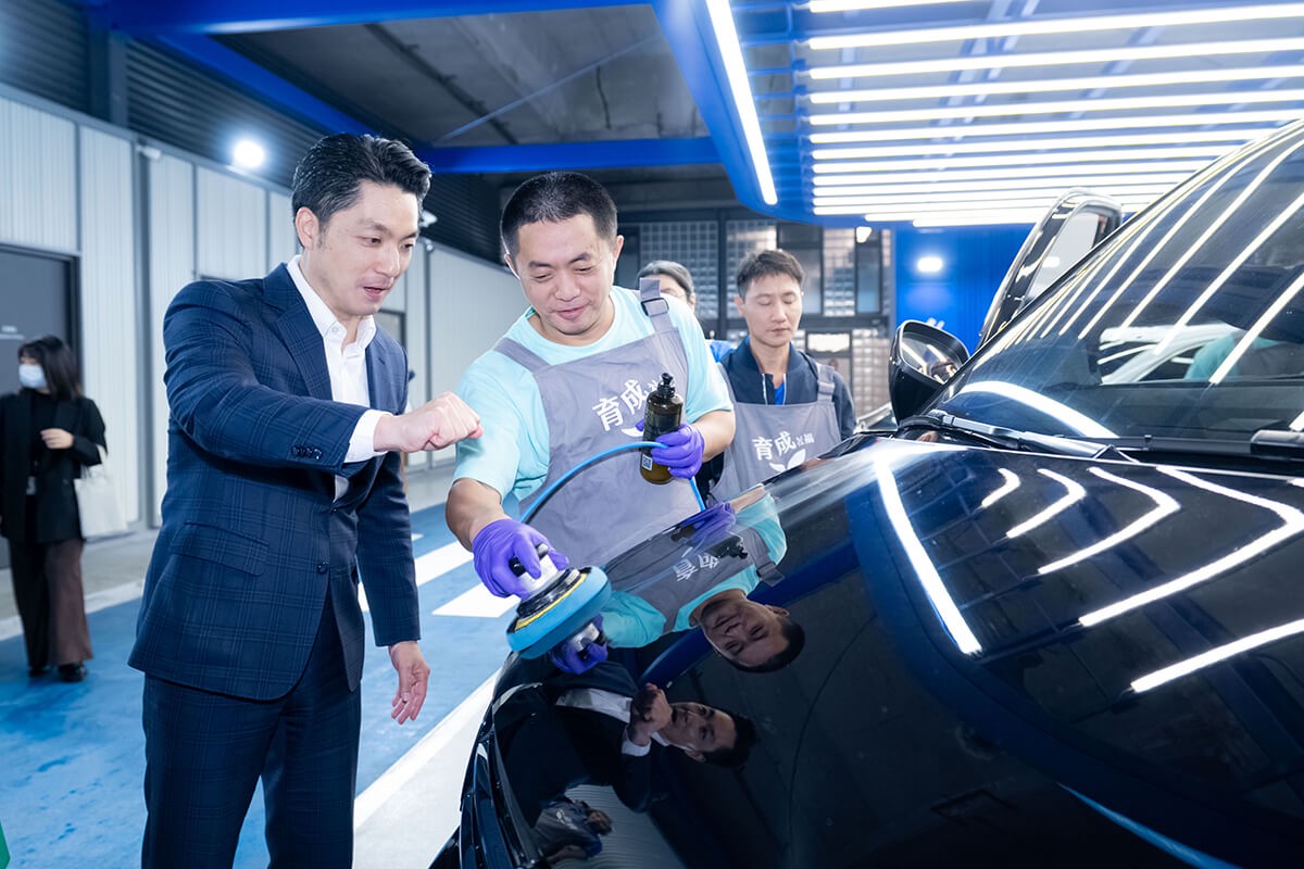 蔣萬安參訪全國首座永續庇護園區 高架橋下翻轉憨寶貝工作想像