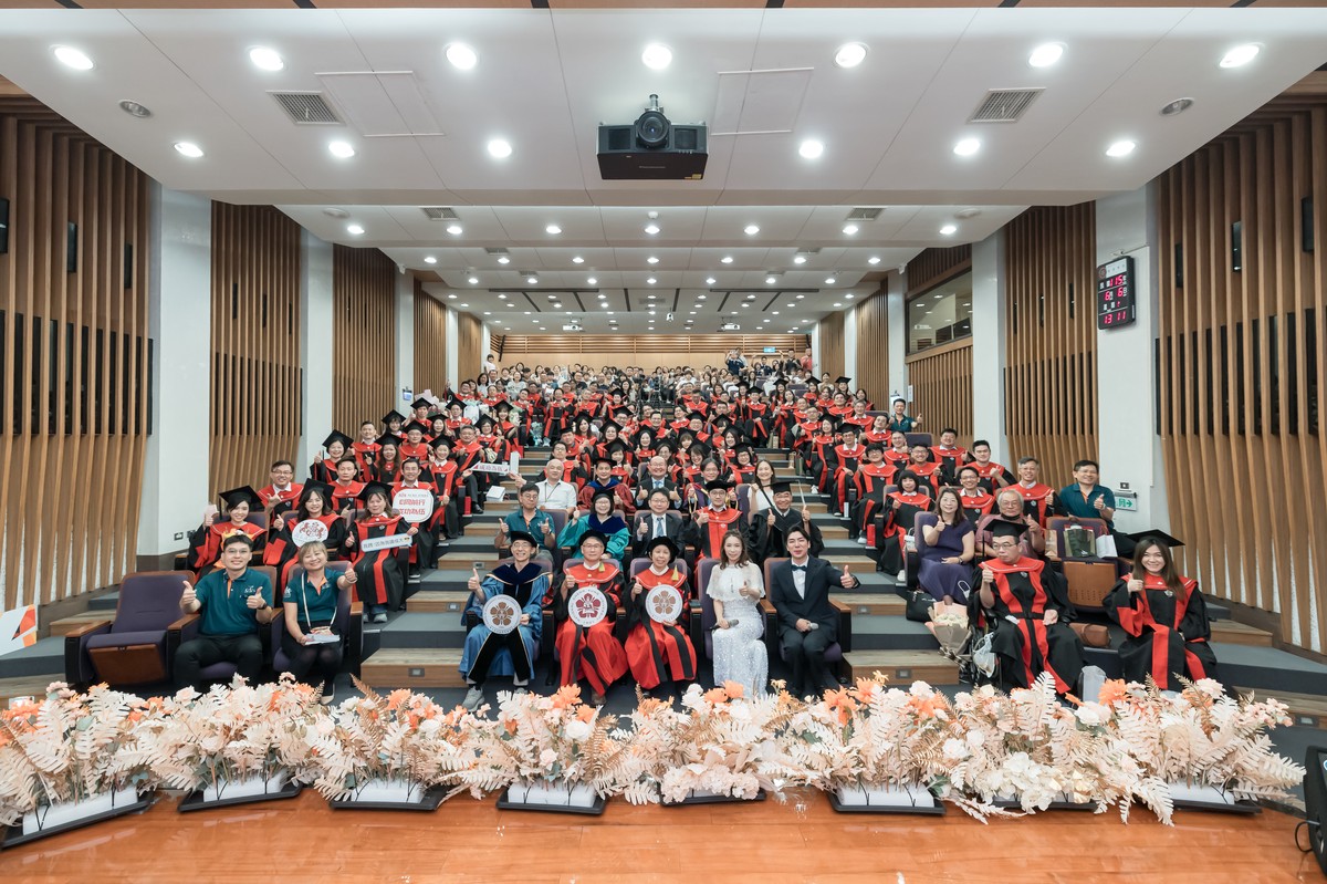 國立成功大學管理學院EMBA115級畢業典禮「成就典範 共享榮耀」