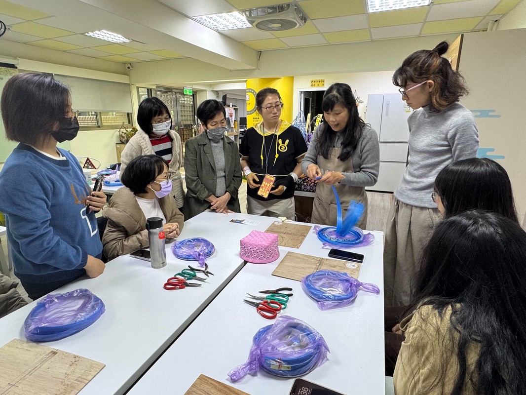 北投區公所邀新住民體驗編織與花藝 共度女人月