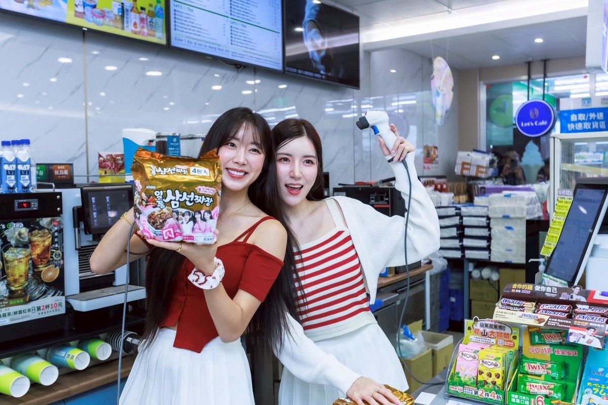 Paldo 泡麵女神降臨全家便利超商！安芝儇、南珉貞當一日店長為粉絲應援！