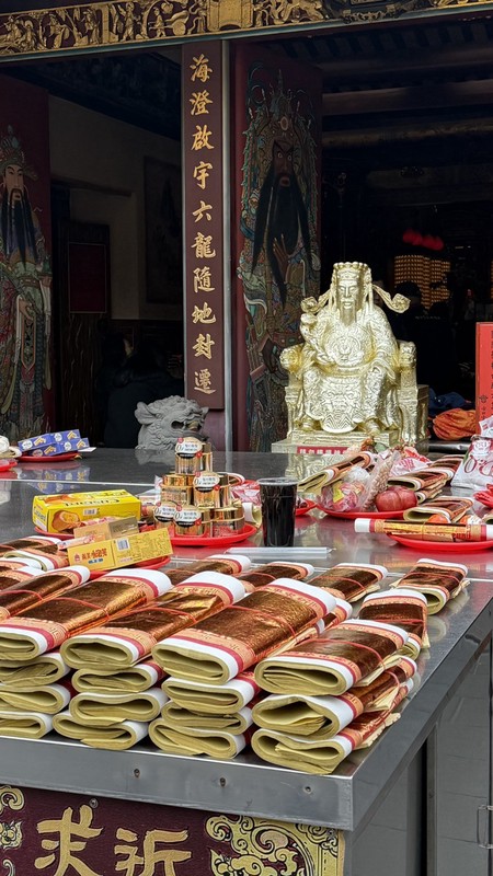 新年要從頭開始順!台灣人過年拜拜無極限 連髮膜都上桌?