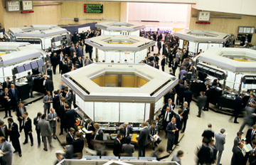 英國股市迎「聖誕行情」資金回流 投資人搶進藍籌與防禦型標的