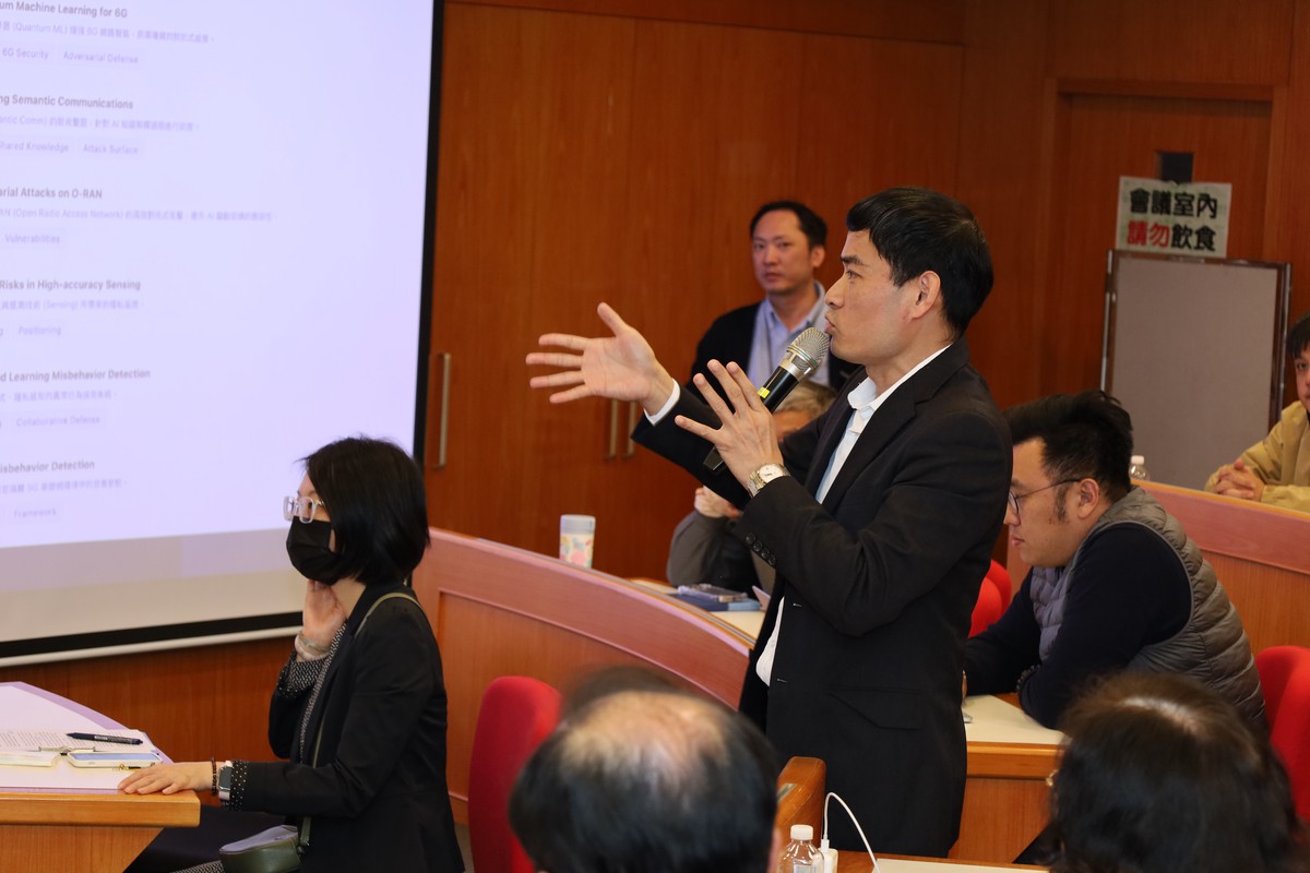 亞大資電學院「國立收費」 培育高階碩博士人才