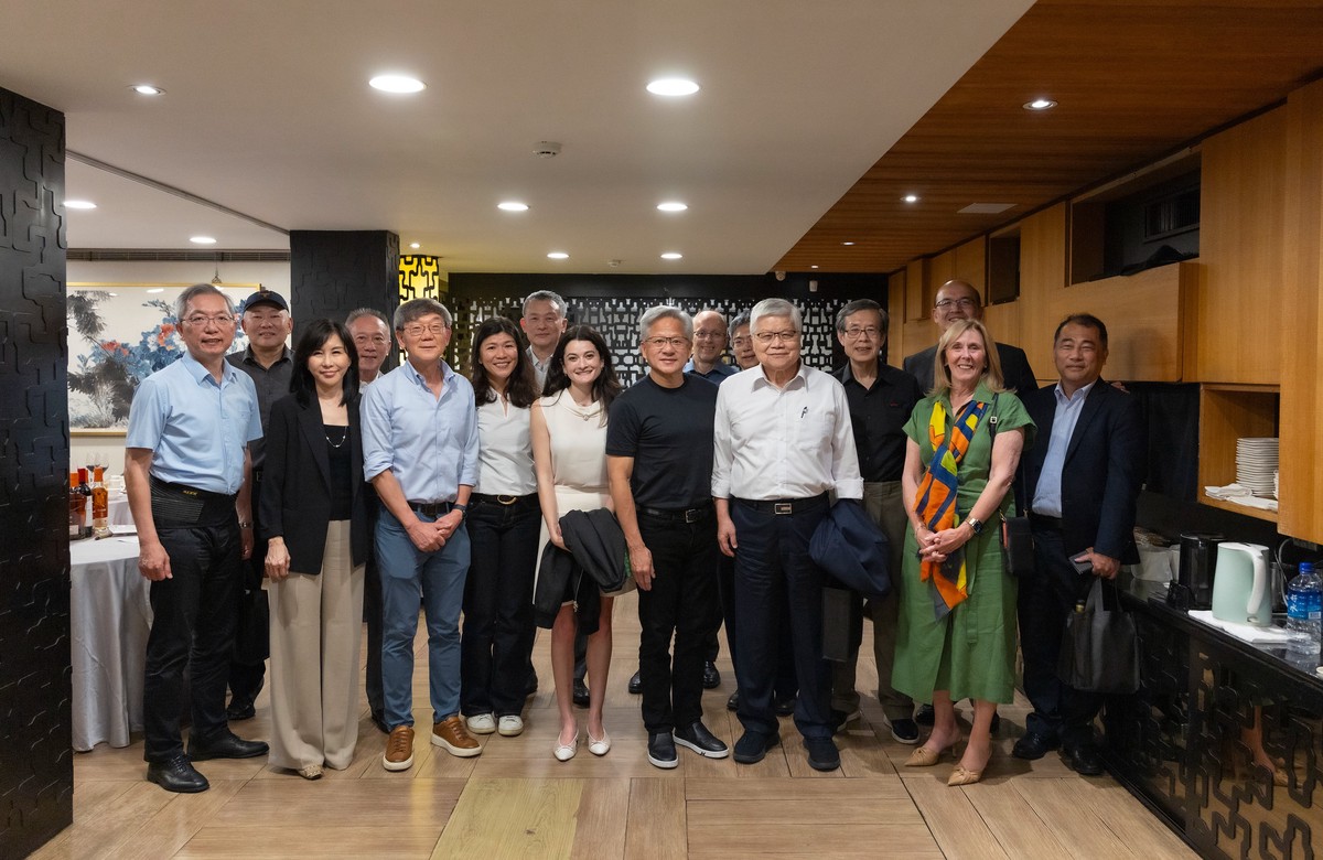 黃仁勳喊台灣是AI革命核心!輝達加碼在台布局帶旺供應鏈 黃仁勳喊台灣是AI革命核心!輝達加碼在台布局帶旺供應鏈