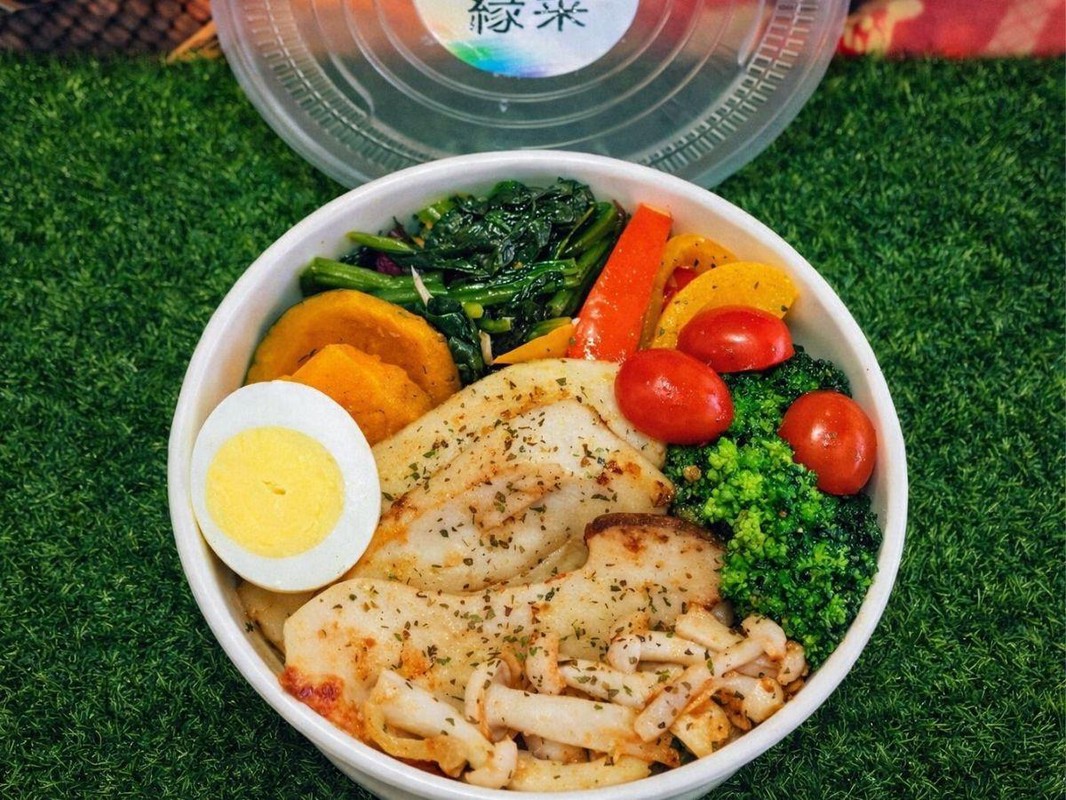 ▲均衡配置的高雄水煮健康餐盒,符合不少外食學生、上班族對日常餐點的需求(圖/業者提供)