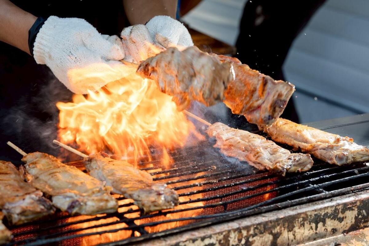 高雄烤肉外燴推薦：行動餐車直送 炭火香氣滿桌聚餐更省心！