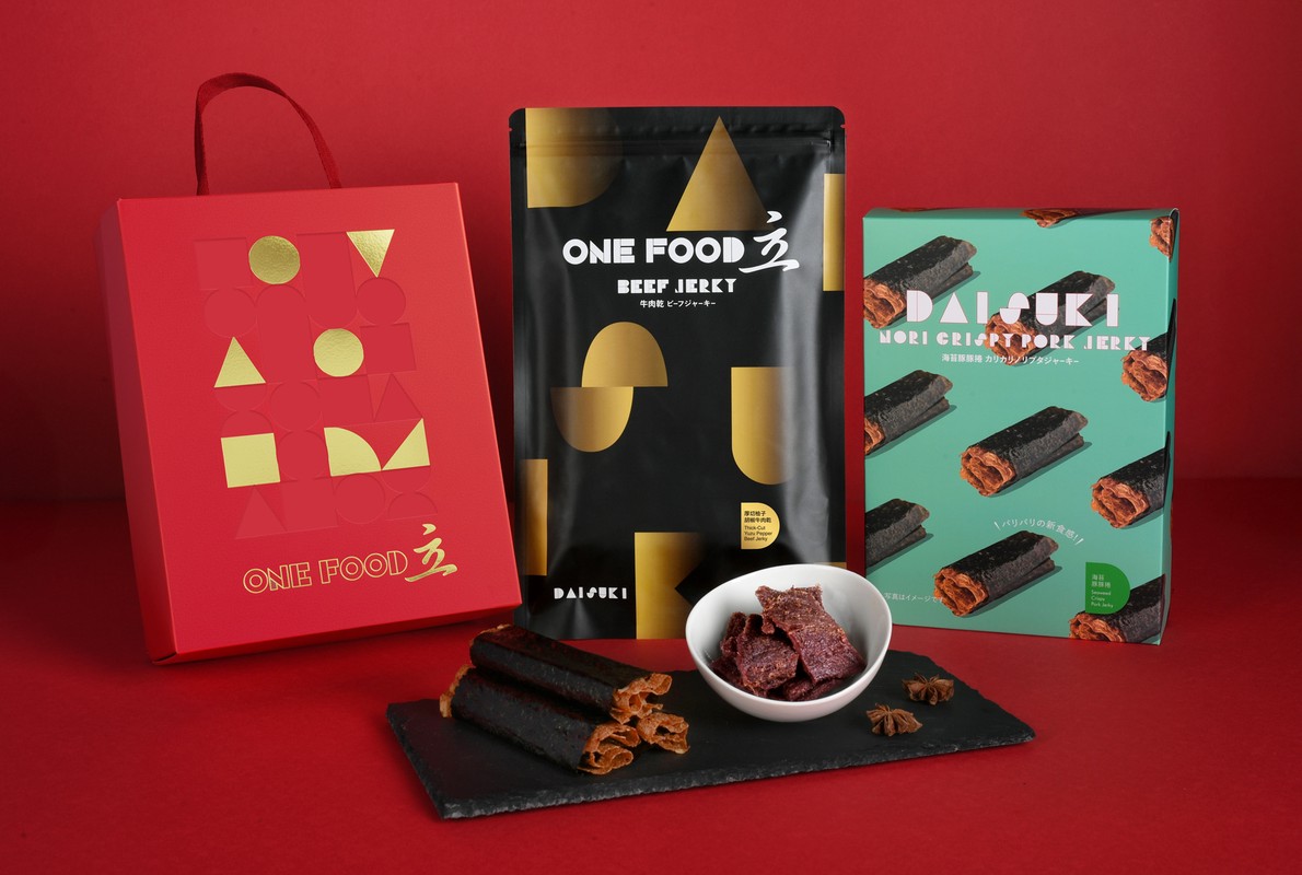 「台意思吉」首度攜手「五星名廚王輔立」重磅推出「厚切牛肉乾」聯名禮盒,為台灣肉乾開啟主廚級新時代