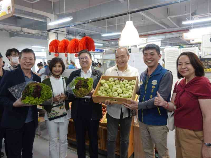 芎林公有零售市場重建慶開幕 「青銀共市」新氣象