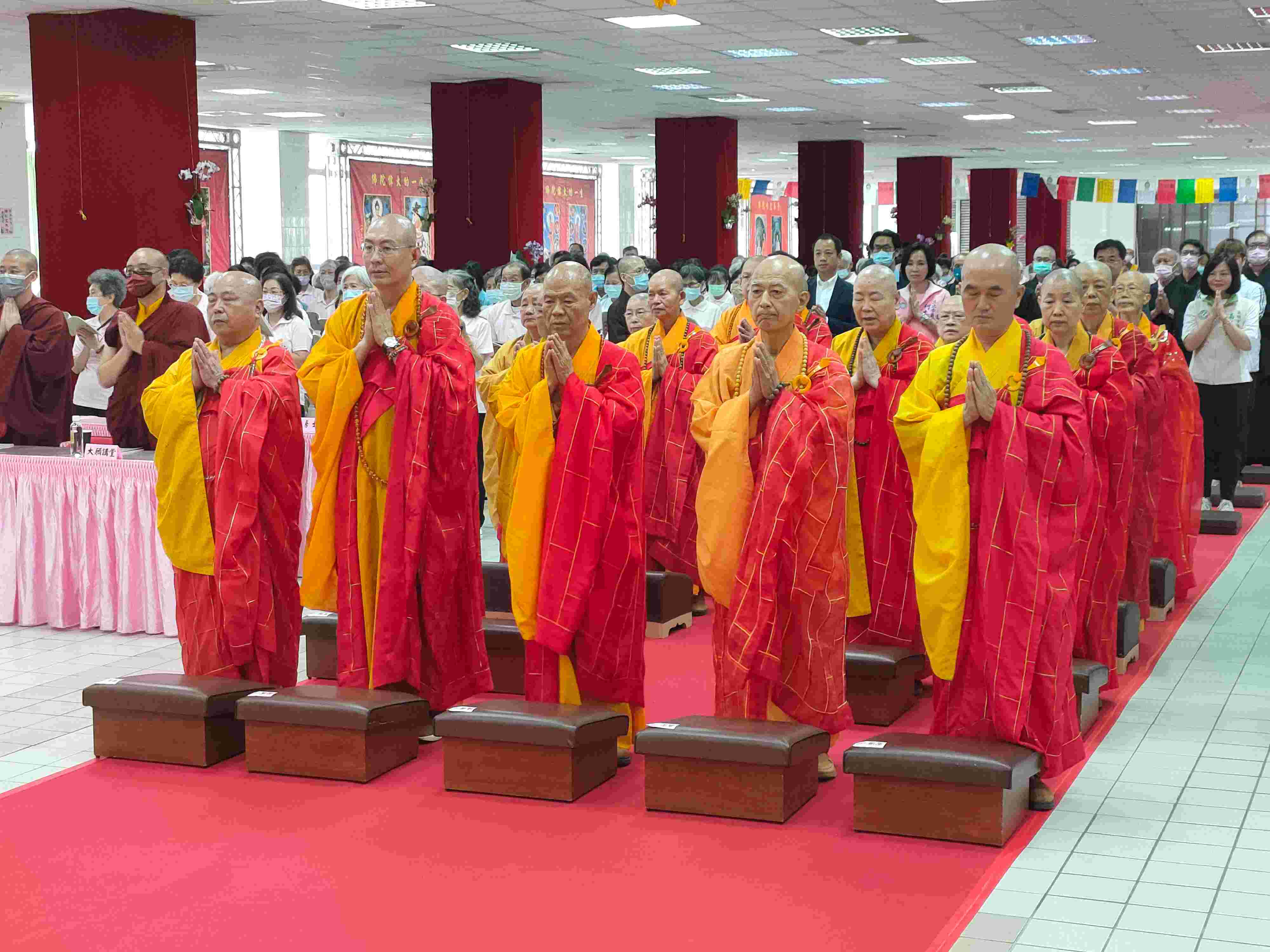 高雄市佛教會舉辦浴佛大典 為花蓮強震祈福