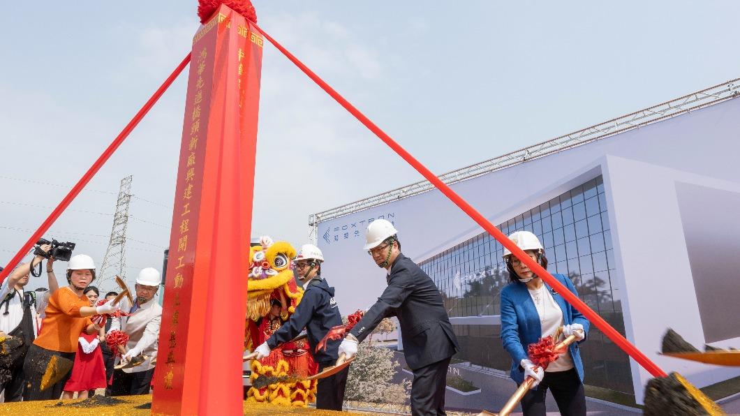 鴻海首座AI廠進駐高雄 鴻華先進電巴新廠預計明年完工