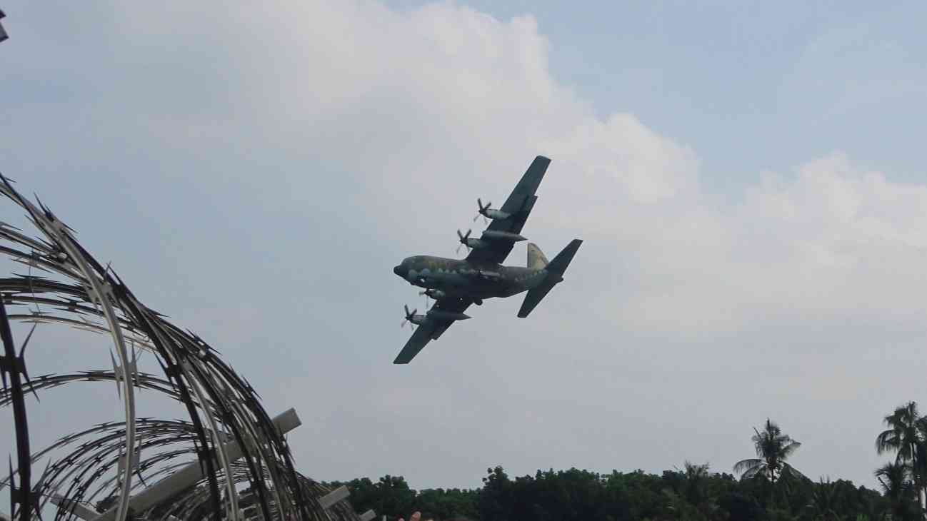 影／震撼！空軍C-130運輸機展特技飛行