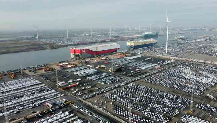 賣不動？中國電動車產能過剩 歐洲港口變相成大型停車場